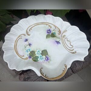 Scalloped Floral Plate with Gold Details